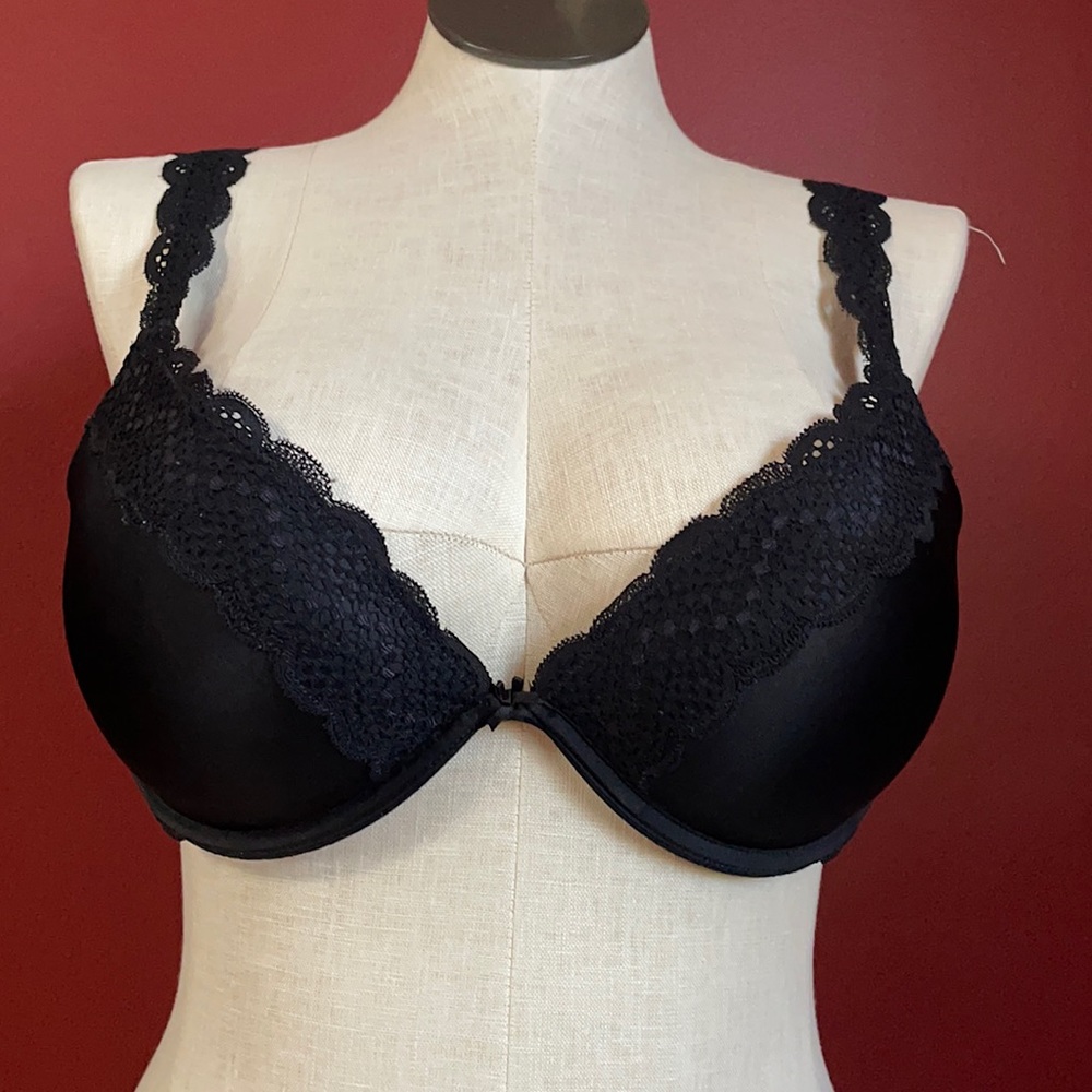 Black Aerie plunge push-up bra